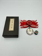 Japanse Rode Kruis medaille WO2 – zilver 925 – in doos, Verzamelen, Ophalen of Verzenden, Overige soorten, Overige gebieden, Lintje, Medaille of Wings