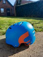 Blauwe helm voor skateboarden/waveboarden, Sport en Fitness, Skateboarden, Gebruikt, Ophalen, Bescherming