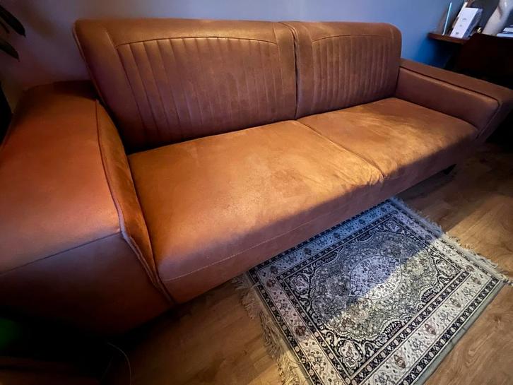 Cognac Microleder Bank 260cm - Zit Heerlijk!, Huis en Inrichting, Banken | Bankstellen, Gebruikt, Rechte bank, Driepersoons, 250 tot 300 cm
