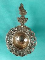 Verzilverd theezeefje met lekbakje, D.E., H.H., zeilboot, Ophalen of Verzenden