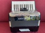 Z.g.a.n. kleine duitse Bayerland accordeon . 32 bas ., Muziek en Instrumenten, Accordeons, 32-bas, Zo goed als nieuw, Hohner, Met riemen