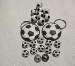 Set voetbal: 8x kraal - 2x sleutelhanger - 12x knoop ~Nieuw~, Verzenden, Nieuw, Kraal