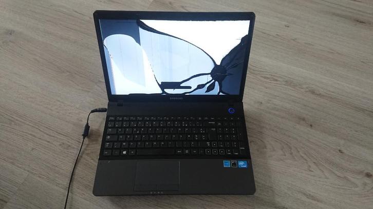 Samsung Laptop 300E, 500GB / 4GB RAM (NP300E5C), Computers en Software, Windows Laptops, Zo goed als nieuw, 15 inch, HDD, Minder dan 2 Ghz