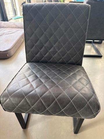 6 Antraciet lederen eetkamerstoelen/fauteuils beschikbaar voor biedingen