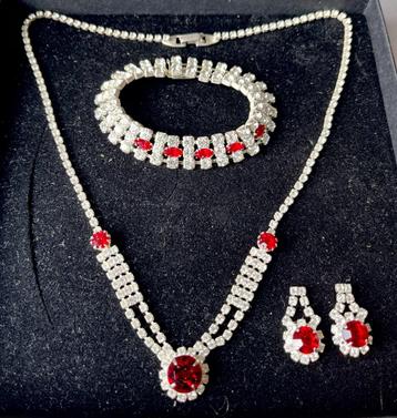 Mooie strass ketting beschikbaar voor biedingen