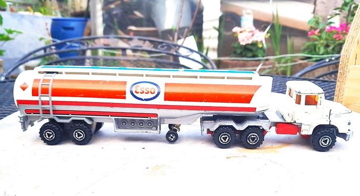 Majorette Esso tankwagen, Hobby en Vrije tijd, Modelauto's | 1:50, Gebruikt, Bus of Vrachtwagen, Majorette, Ophalen of Verzenden