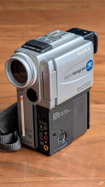 Sony DCR-PC3E Mini-DV camera beschikbaar voor biedingen