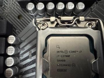 Intel Core i7-13700F Boxed + B760M (defect?) beschikbaar voor biedingen