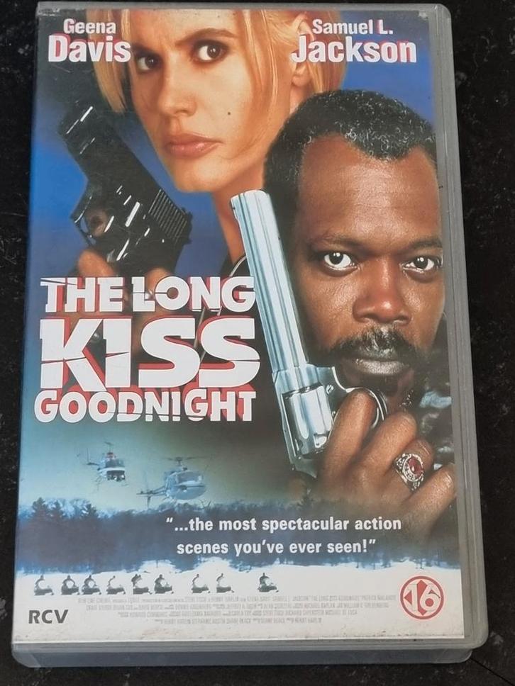 The Long Kiss Goodnight VHS - Actie Klassieker!, Cd's en Dvd's, VHS | Film, Zo goed als nieuw, Actie en Avontuur, Vanaf 16 jaar