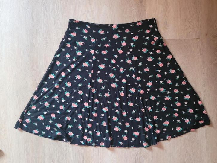 King Louie A-lijn rok zwart met bloemenprint zacht mt M ZGAN, Kleding | Dames, Rokken, Zo goed als nieuw, Maat 38/40 (M), Zwart