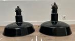 Vintage emaille fabriekslamp met gietijzeren bovenkant 2x, Huis en Inrichting, Lampen | Hanglampen, Gebruikt, Vintage emaille fabriekslamp