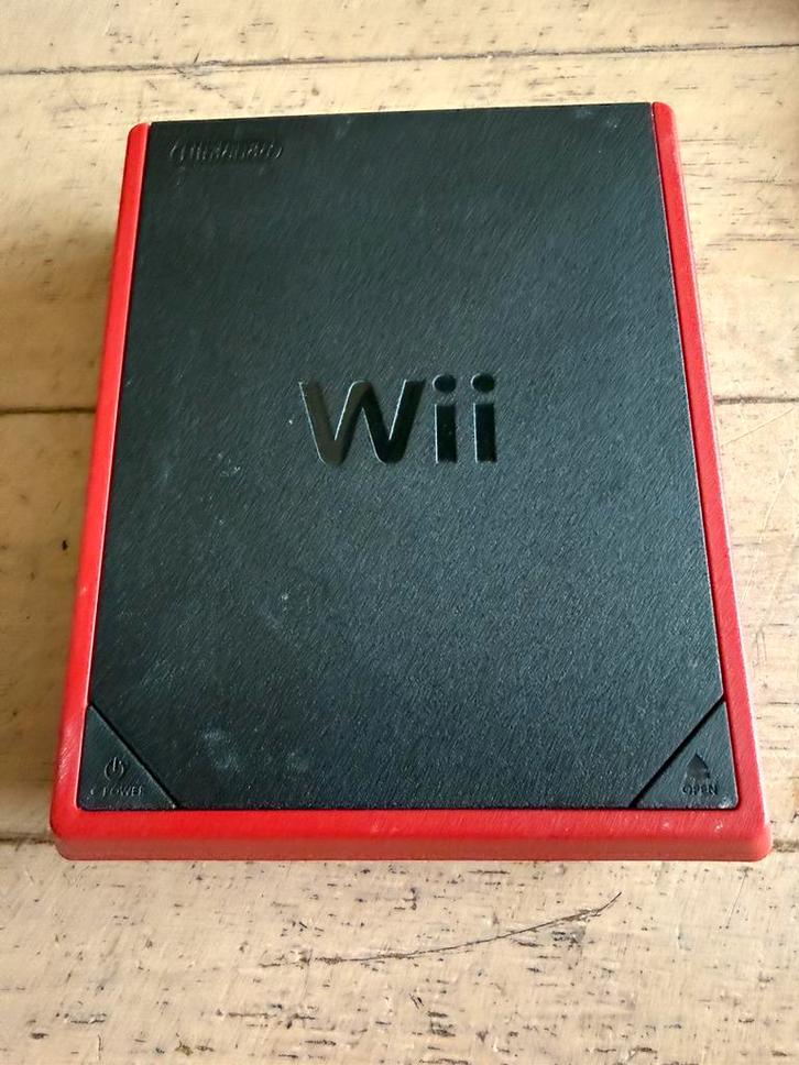 Wii mini met 2 controllers en 5 spellen zie foto’s, Spelcomputers en Games, Spelcomputers | Nintendo Wii, Zo goed als nieuw, Met 2 controllers