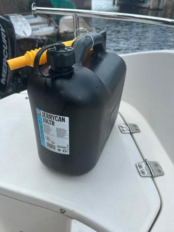 Jerrycan benzine beschikbaar voor biedingen