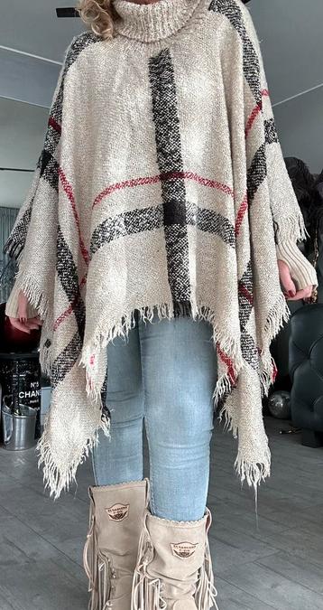 Poncho met col  , zgan , one size beschikbaar voor biedingen