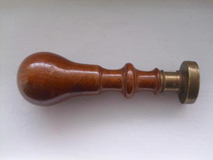 Lakstempel met adellijk familiewapen - heraldiek, Antiek en Kunst, Antiek | Overige Antiek, Verzenden