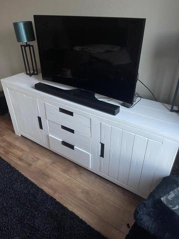TV meubel wit hout beschikbaar voor biedingen