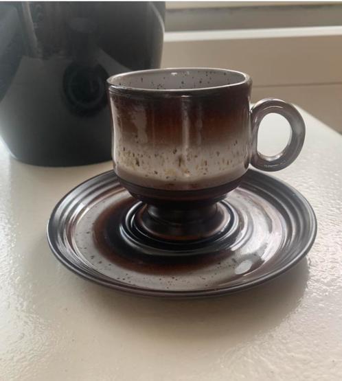 Vintage jaren 70 kop en schotel bruin taupe Gerzit?, Antiek en Kunst, Antiek | Servies los, Verzenden