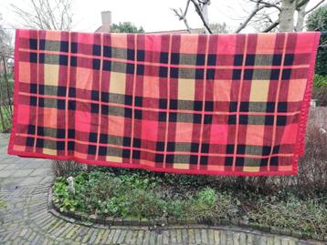 Zachte vintage geblokte deken rood oranje geel zwart geblokt beschikbaar voor biedingen