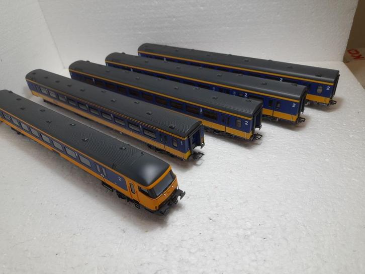 Stam van 4 Piko ICR rijtuigen + stuurstandrijtuig, Hobby en Vrije tijd, Modeltreinen | H0, Zo goed als nieuw, Wagon, Gelijkstroom
