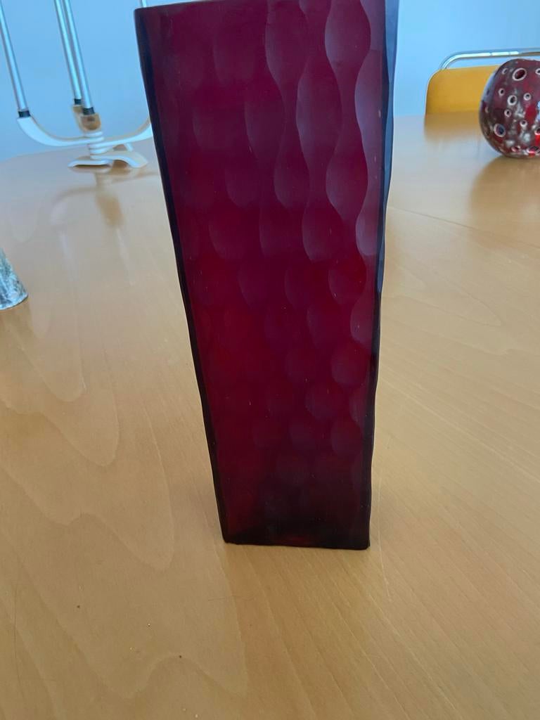 Abstracte rechthoekige glazen vaas - raspberry rood, Huis en Inrichting, Woonaccessoires | Vazen, Gebruikt, Rood, Minder dan 50 cm