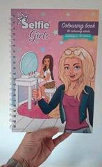 Kleurboek selfie Girls, Ophalen of Verzenden, Zo goed als nieuw, Papier, Schets- of Tekenboek