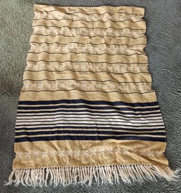 Vintage geweven kleed beschikbaar voor biedingen