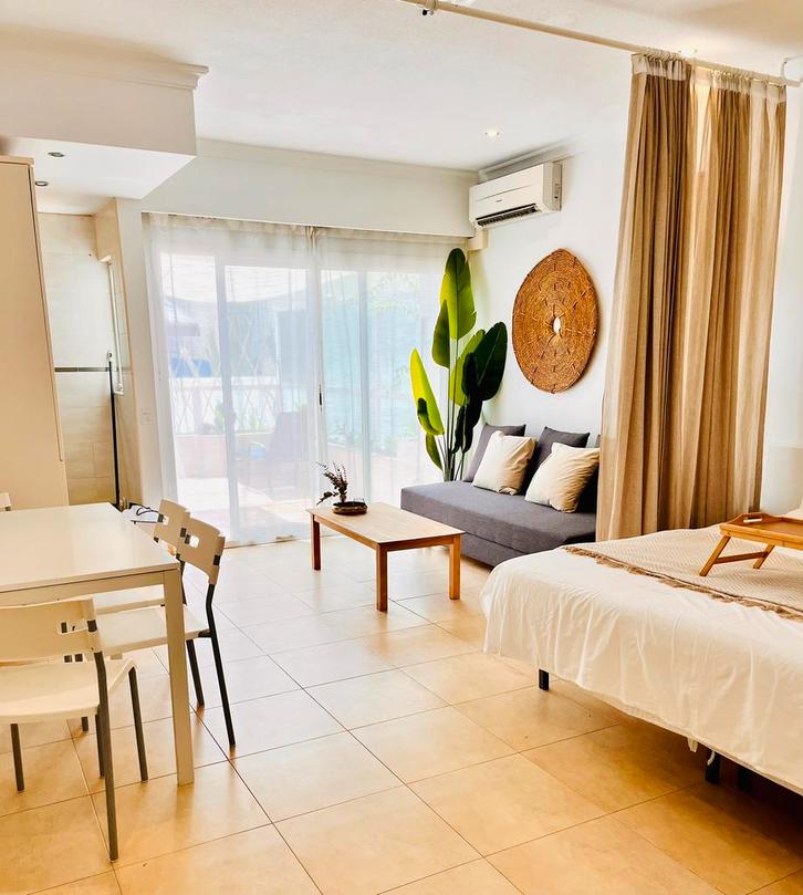 Hotel Pyr private studio beach front & pool Fuengirola, Vakantie, Vakantiehuizen | Spanje, Costa del Sol, Appartement, Stad, Aan zee