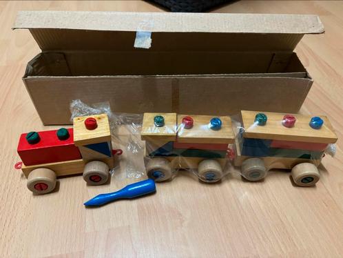 Houten trein om te schroeven, Kinderen en Baby's, Speelgoed | Houten speelgoed, Nieuw, Rij- of Hobbelspeelgoed, Ophalen of Verzenden