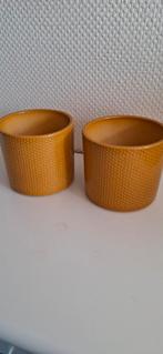 Twee okergeel  bloempotten, Rond, Binnen, Ophalen of Verzenden, Zo goed als nieuw