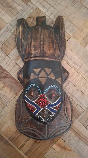 Afrikaans muurmasker beschikbaar voor biedingen