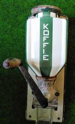 antieke wandkoffiemolen, Ophalen