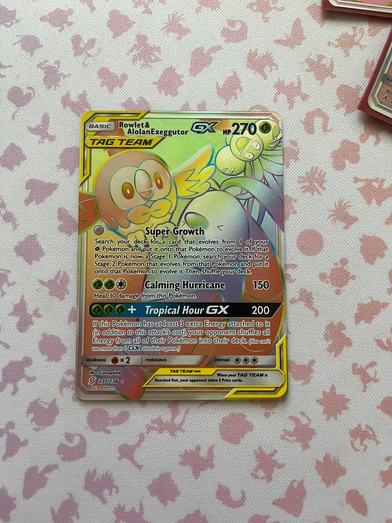 Rainbow Rare Rowlet & Alolan Exeggutor Tag Team GX NM, Ophalen of Verzenden, Zo goed als nieuw, Losse kaart