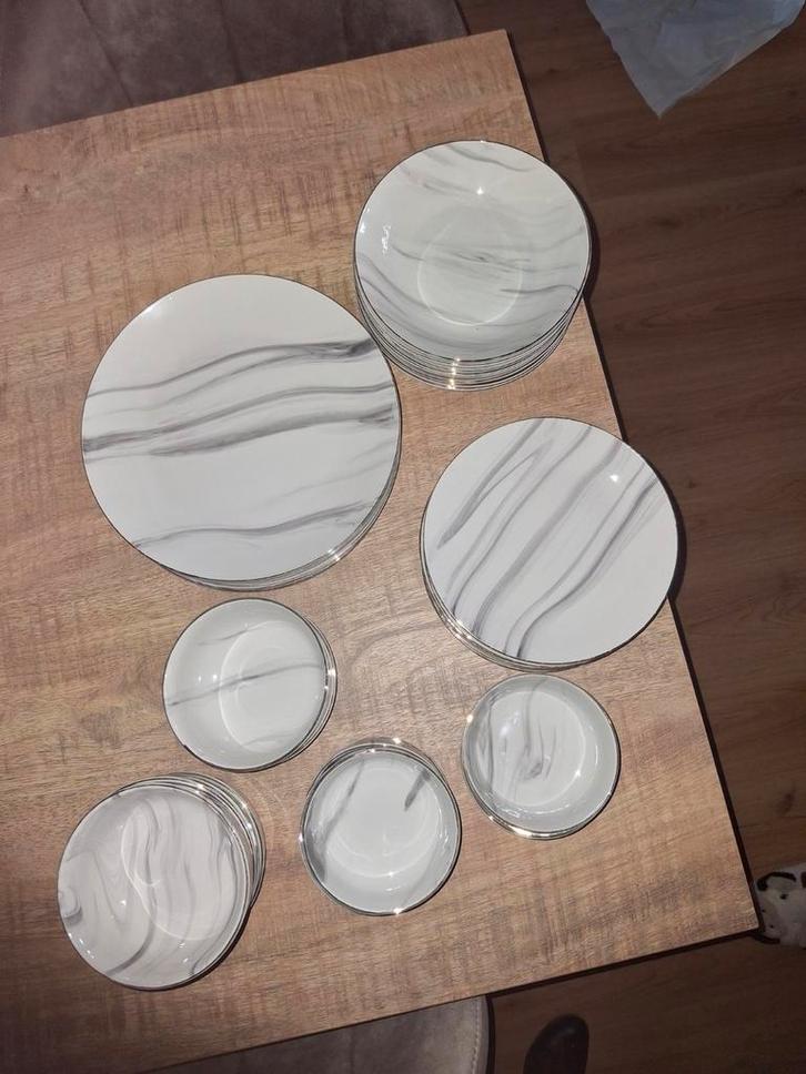 Servies 8 personen - TMC Home, Huis en Inrichting, Keuken | Servies, Zo goed als nieuw, Compleet servies, Overige stijlen, Keramiek