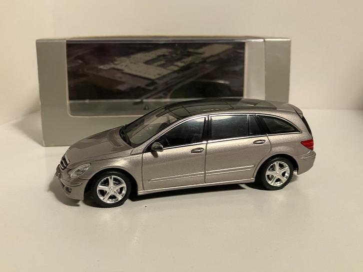 Mercedes R-klasse 2005 "Werk Edition Tuscaloosa"  143, Hobby en Vrije tijd, Modelauto's | 1:43, Zo goed als nieuw, Auto, MiniChamps