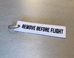 Remove Before Flight Sleutelhanger Wit | 13 x 3 cm, Verzamelen, Sleutelhangers, Nieuw, Transport, Verzenden