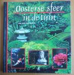 Oosterse sfeer in de tuin – Jan van Doesburg, Boeken, Natuur, Ophalen of Verzenden, Zo goed als nieuw, Bloemen, Planten en Bomen