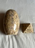 Vaas + piramide /fossiel steen /schelpen jaspis /japandi, Ophalen, Zo goed als nieuw