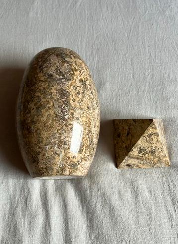 Vaas + piramide /fossiel steen /schelpen jaspis /japandi beschikbaar voor biedingen