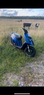 Mega dikke Typhoon 70cc (BROM), Fietsen en Brommers, Scooters | Piaggio, Ophalen, Tweetakt, Overige modellen, Maximaal 45 km/u