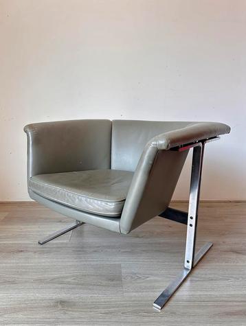 2 Vintage Artifort 042 en 024 fauteuils beschikbaar voor biedingen