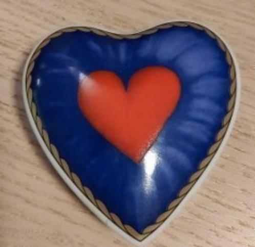 Hart / porseleinen doosje / schaaltje met deksel in hartvorm, Verzamelen, Porselein, Kristal en Bestek, Zo goed als nieuw, Overige typen