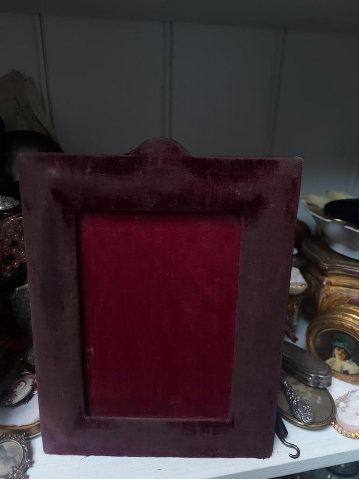 Prachtige oude sleetse fluwelen Victoriaanse fotolijst, Antiek en Kunst, Curiosa en Brocante, Ophalen of Verzenden