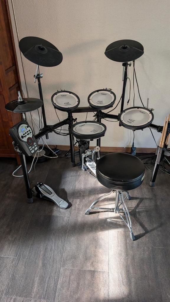 Roland TD-11 Digitaal Drumstel met Accessoires, Muziek en Instrumenten, Drumstellen en Slagwerk, Gebruikt, Roland, Elektronisch