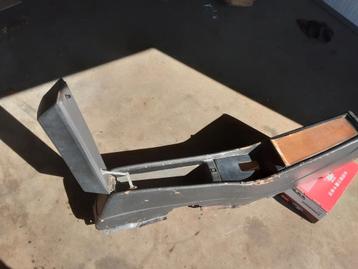 FORD TAUNUS 17M 20M 26M P7B TUNNELCONSOLE ZELDZAAM beschikbaar voor biedingen