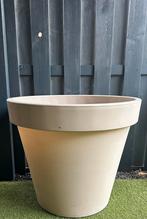 2x Bloempot Groot Rond Taupe Kunststof Ecken & Kanten, Tuin en Terras, Bloempotten, Ophalen, Kunststof, Rond, Zo goed als nieuw
