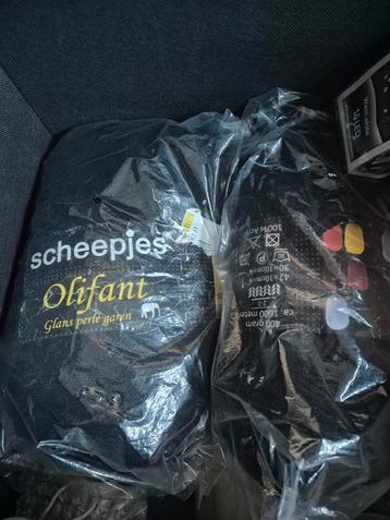 2 grote bollen scheepjes olifant per bol 400 gram beschikbaar voor biedingen