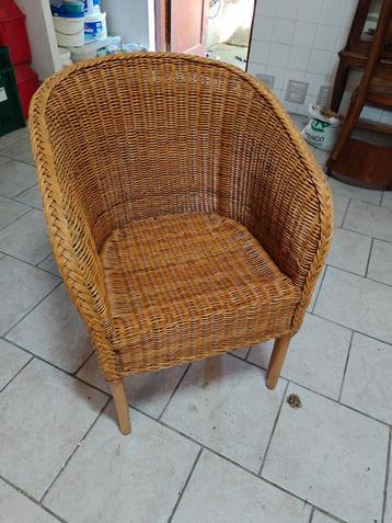 Rotan stoel beschikbaar voor biedingen