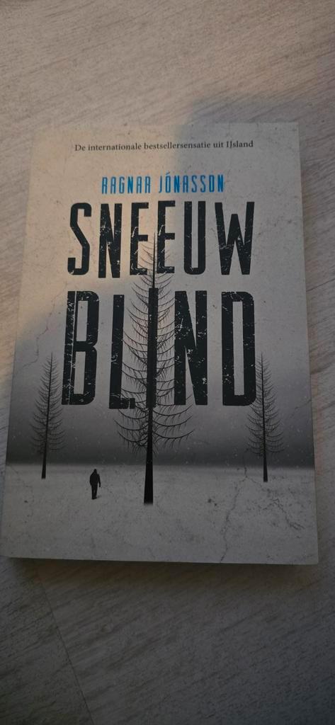 Sneeuwblind - Ragnar Jonasson, Boeken, Thrillers, Zo goed als nieuw, Ophalen of Verzenden