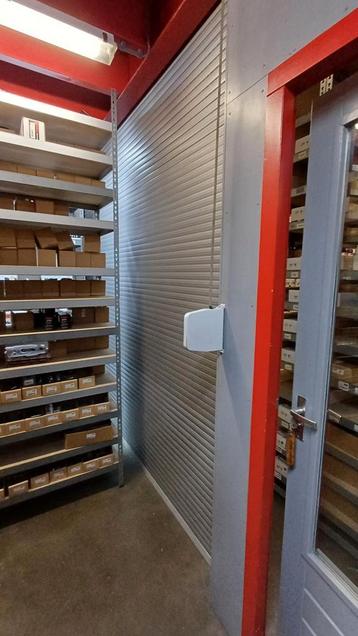  Roldeur 3m hoog 2,7 m breed handbediening beschikbaar voor biedingen