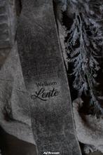 Shabby kelim lint 'welkom Lente', Huis en Inrichting, Woonaccessoires | Overige, Nieuw, Ophalen of Verzenden, Info@jufbrocante.nl